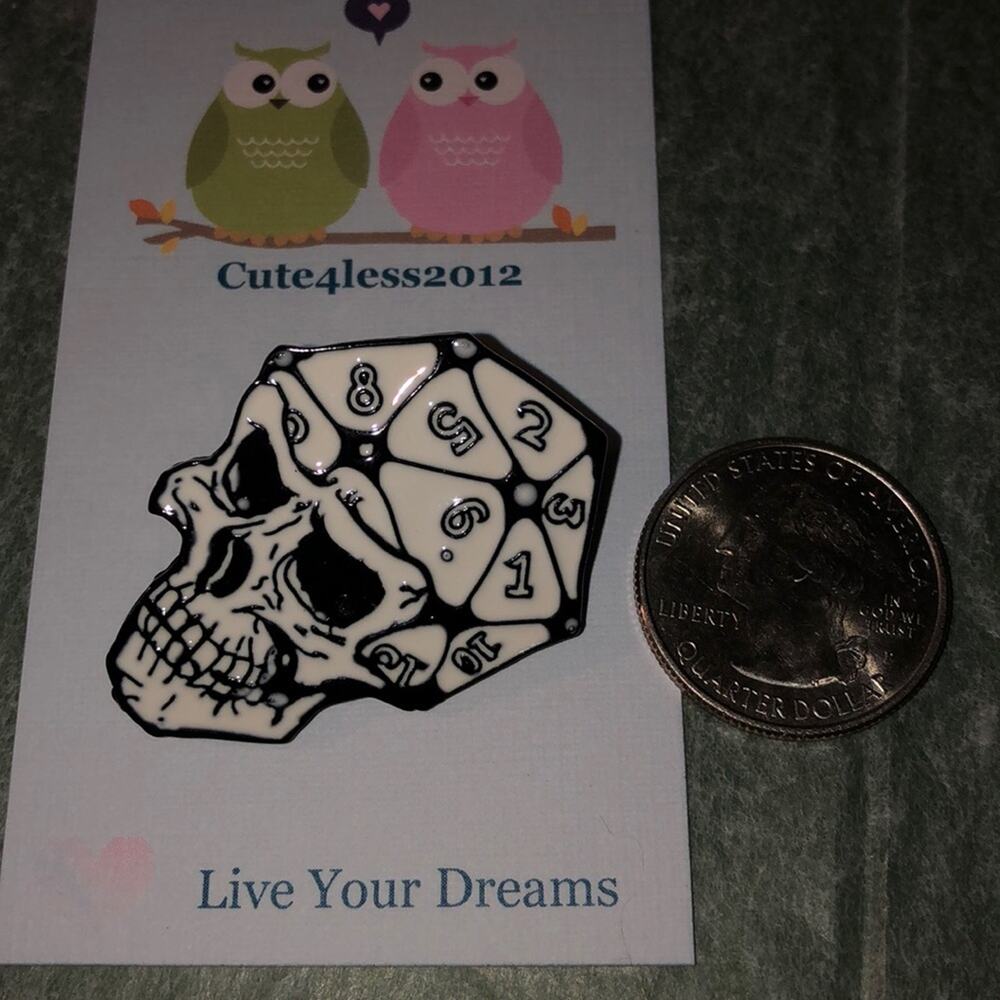 Dungeons & Dragons Skull Dice Pin Brooch RPG